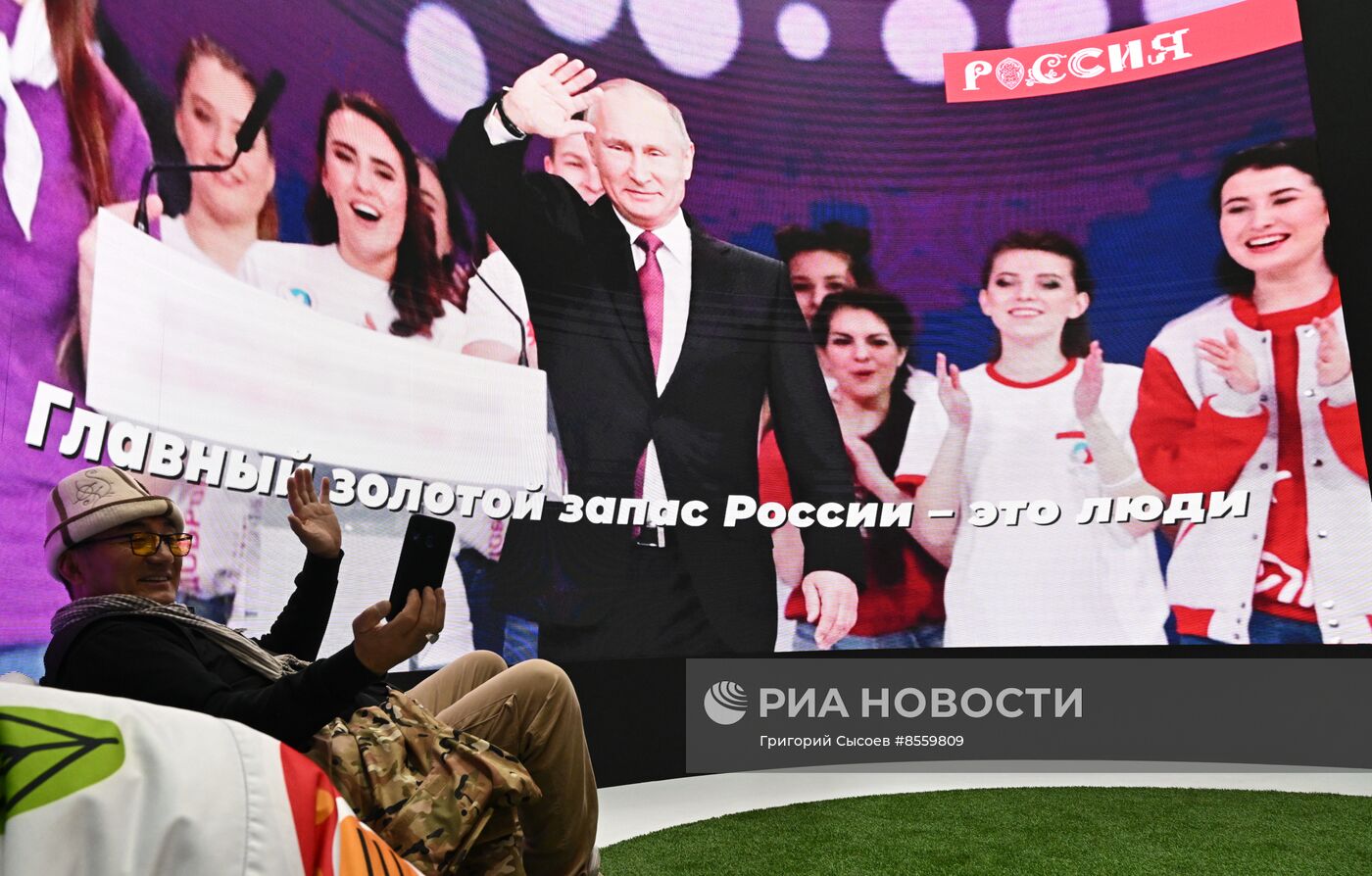 Работа выставки "Россия"