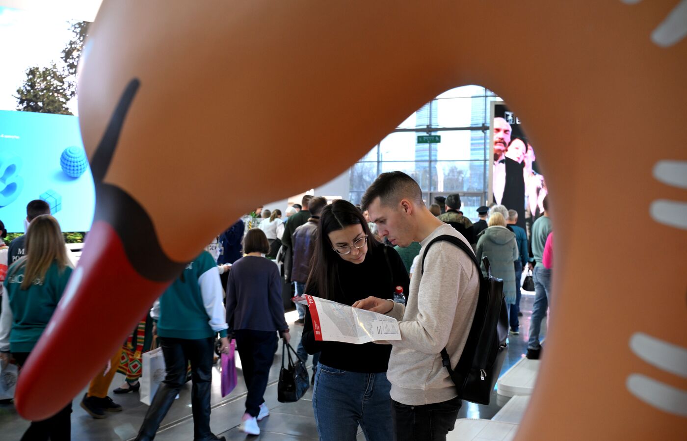 Работа выставки "Россия"