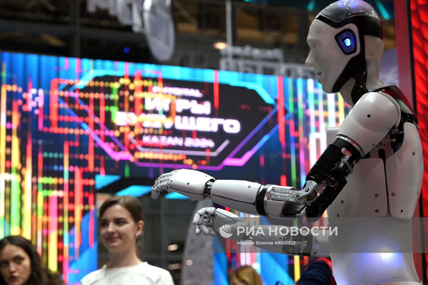 Работа выставки "Россия"