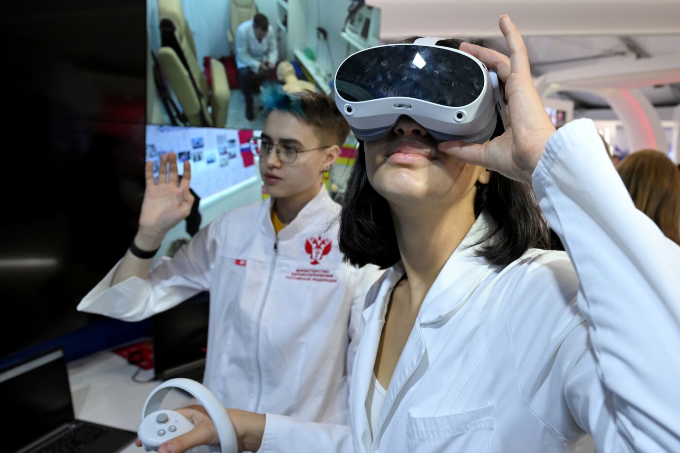 Работа выставки "Россия"