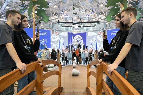 Работа выставки "Россия"