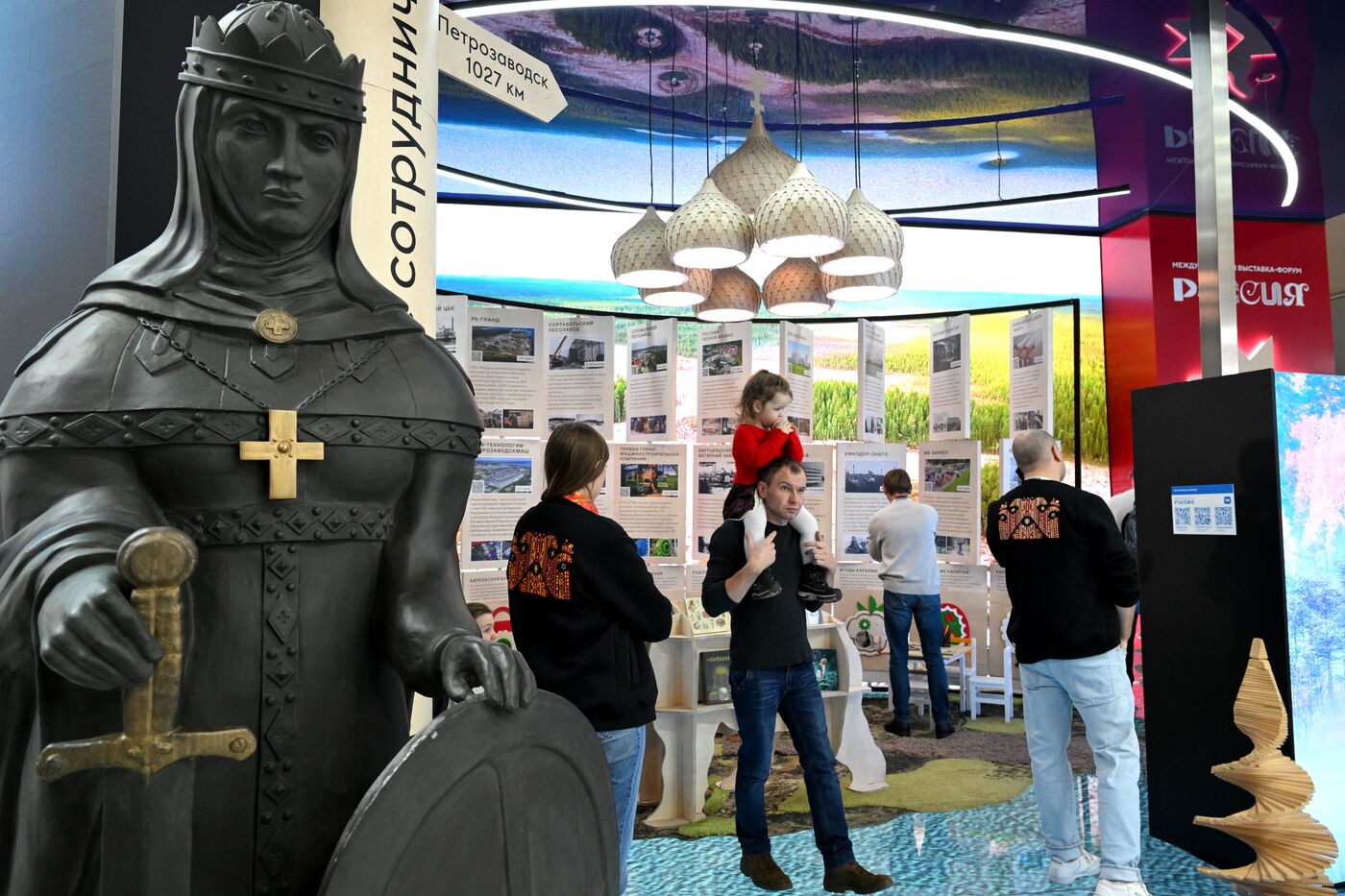 Работа выставки "Россия"