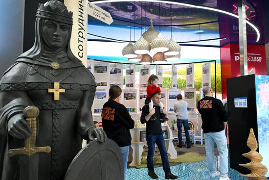 Работа выставки "Россия"