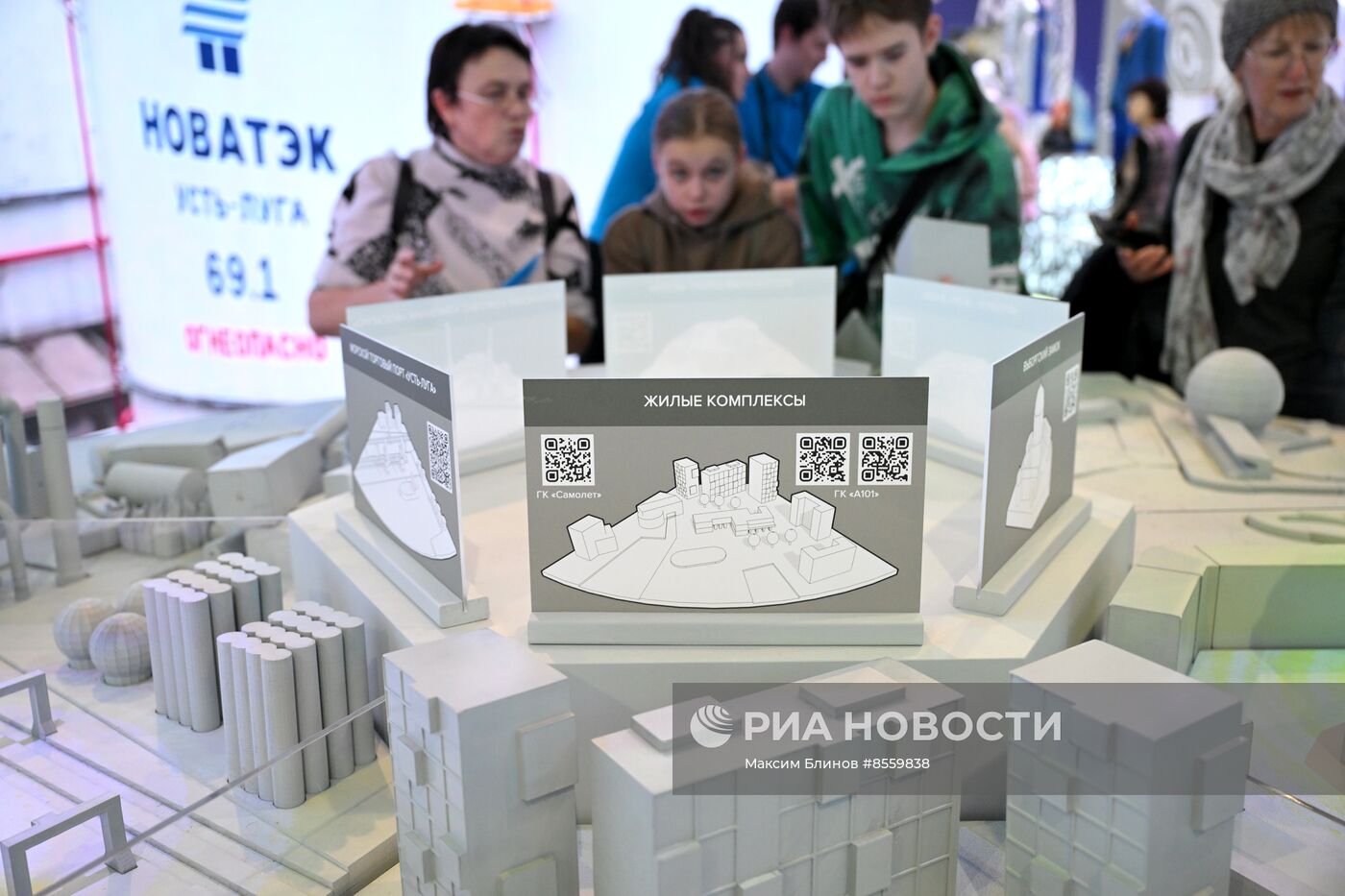 Работа выставки "Россия"