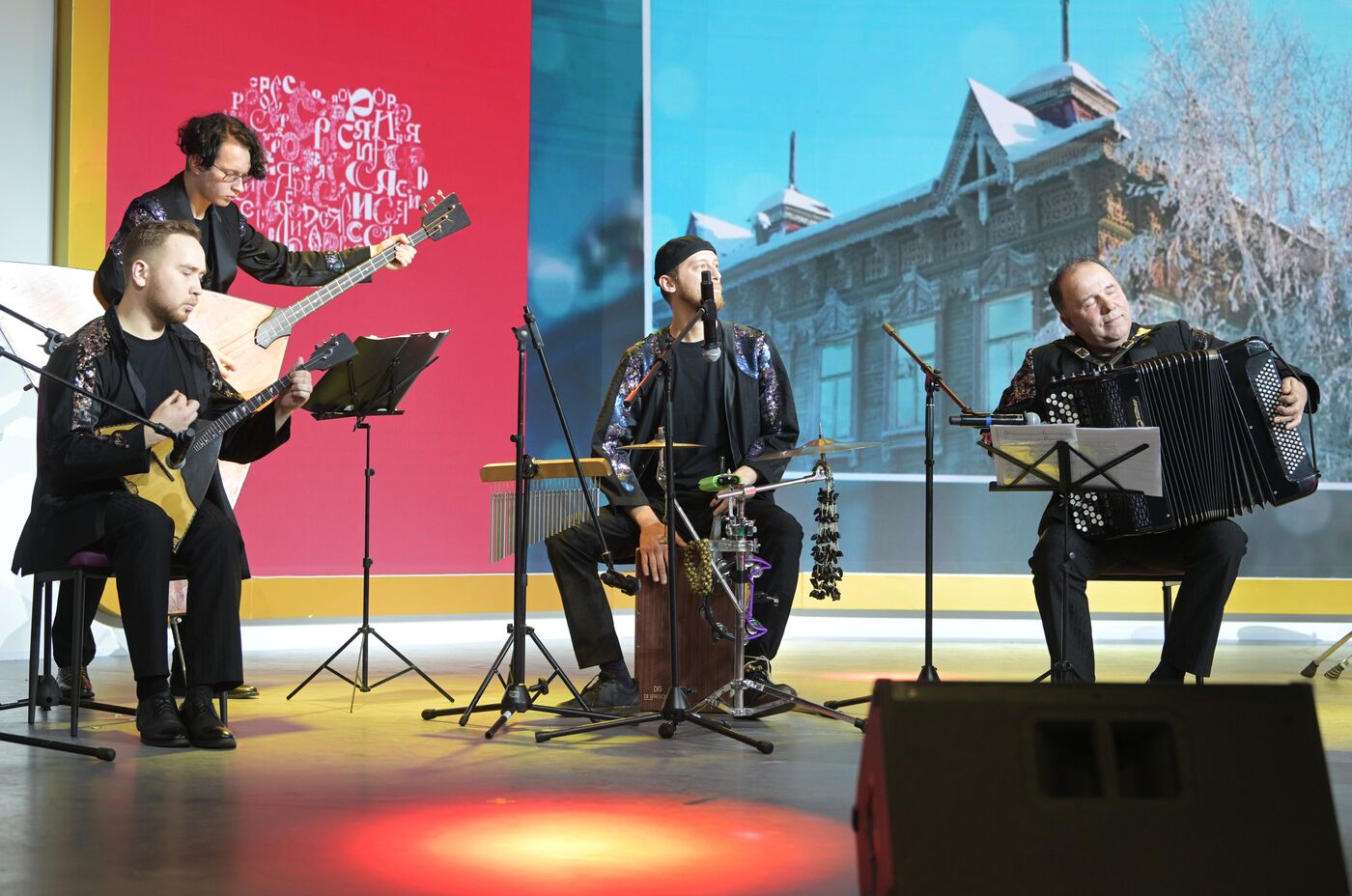 Выставка "Россия". Батл ансамблей русских народных инструментов 