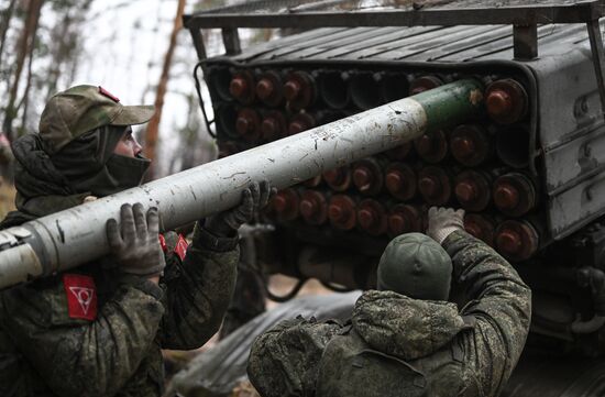 Боевая работа расчетов РСЗО БМ-21 "Град" гвардейского мотострелкового полка ЦВО на Краснолиманском направлении СВО