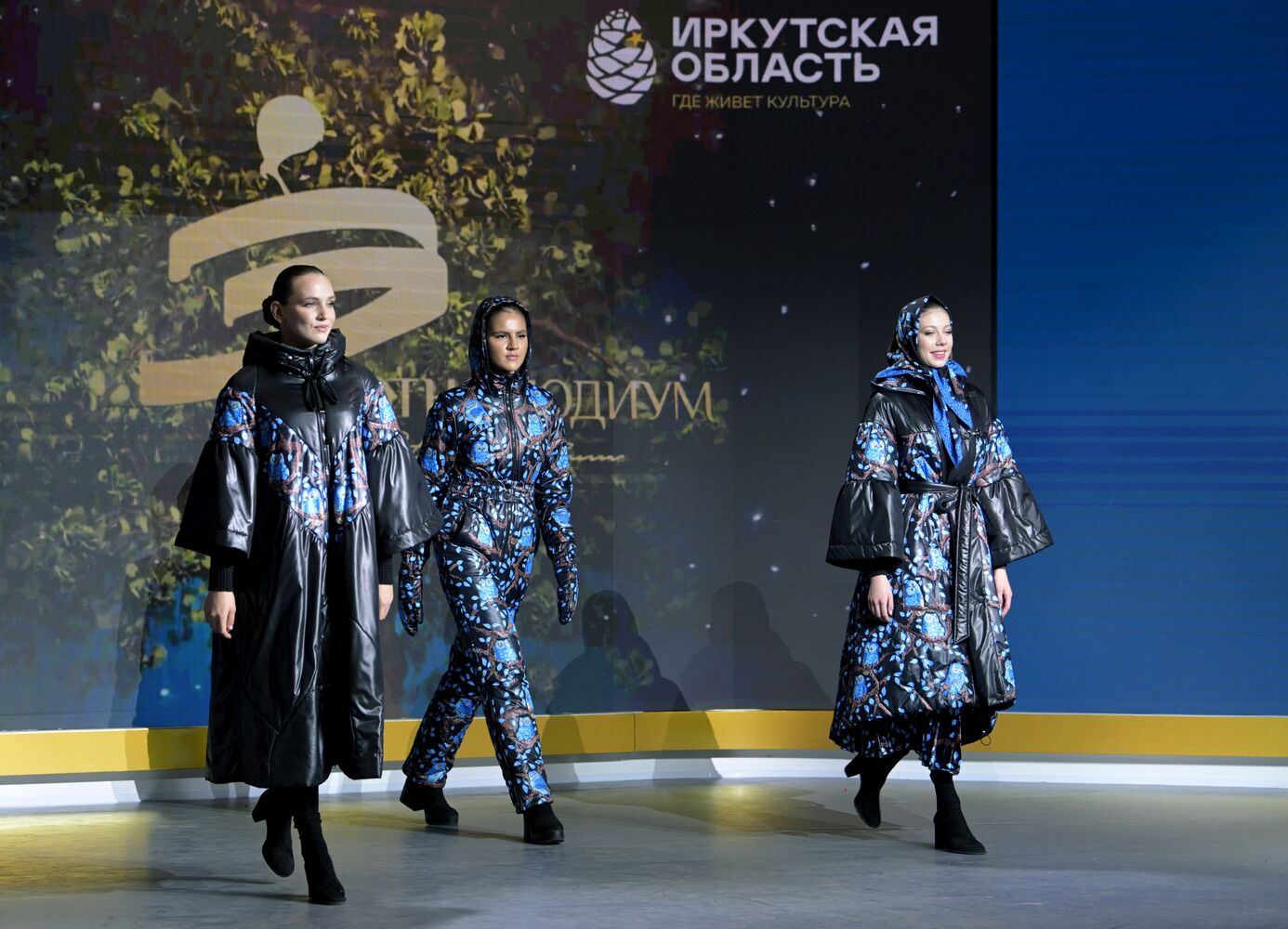 Выставка "Россия". Показ мод "Этноподиум" и перфоманс "Русский космос"