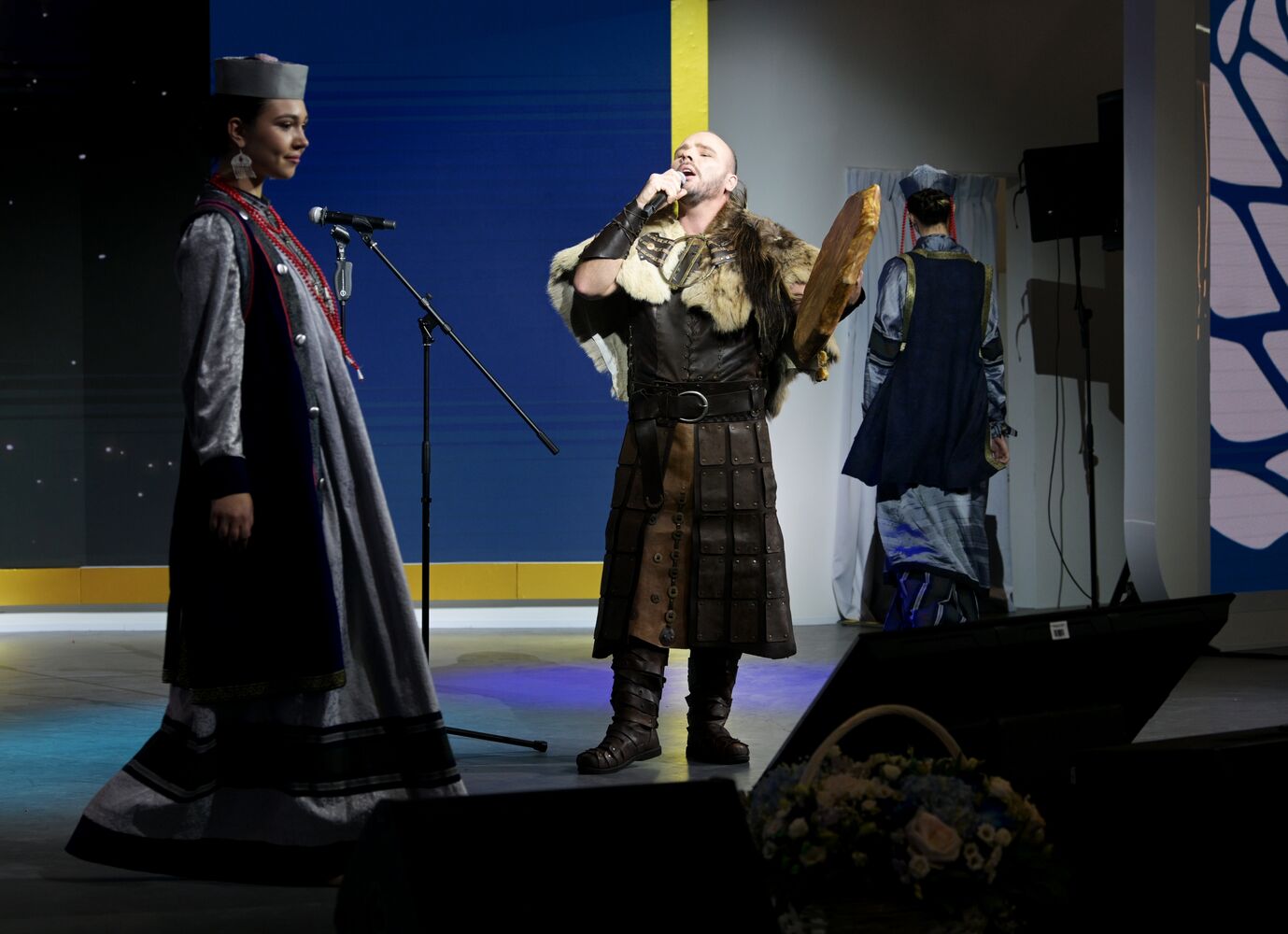 Выставка "Россия". Показ мод "Этноподиум" и перфоманс "Русский космос"