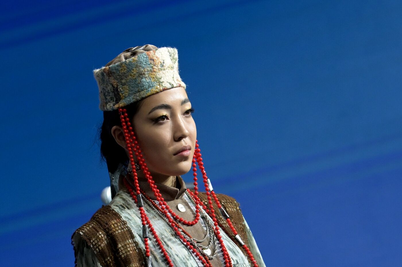 Выставка "Россия". Показ мод "Этноподиум" и перфоманс "Русский космос"