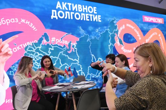 Международная выставка-форум "Россия"
Встреча с Александром Карелиным, павильон С
Место: Россия, Москва. Автор: Кирилл Каллиников/РИА Новости. Выставка "Россия". Встреча с Александром Карелиным