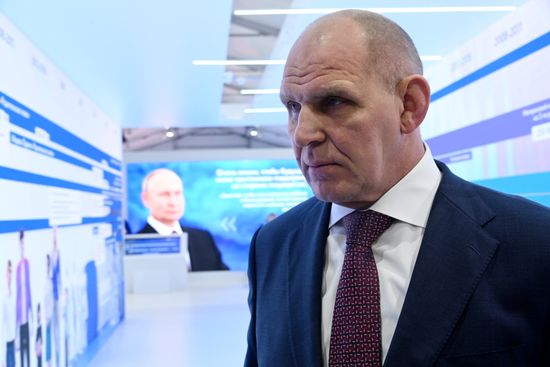 Международная выставка-форум "Россия"
Встреча с Александром Карелиным, павильон С
Александр Карелин, сенатор Совета Федерации РФ Место: Россия, Москва. Автор: Кирилл Каллиников/РИА Новости. Выставка "Россия". Встреча с Александром Карелиным