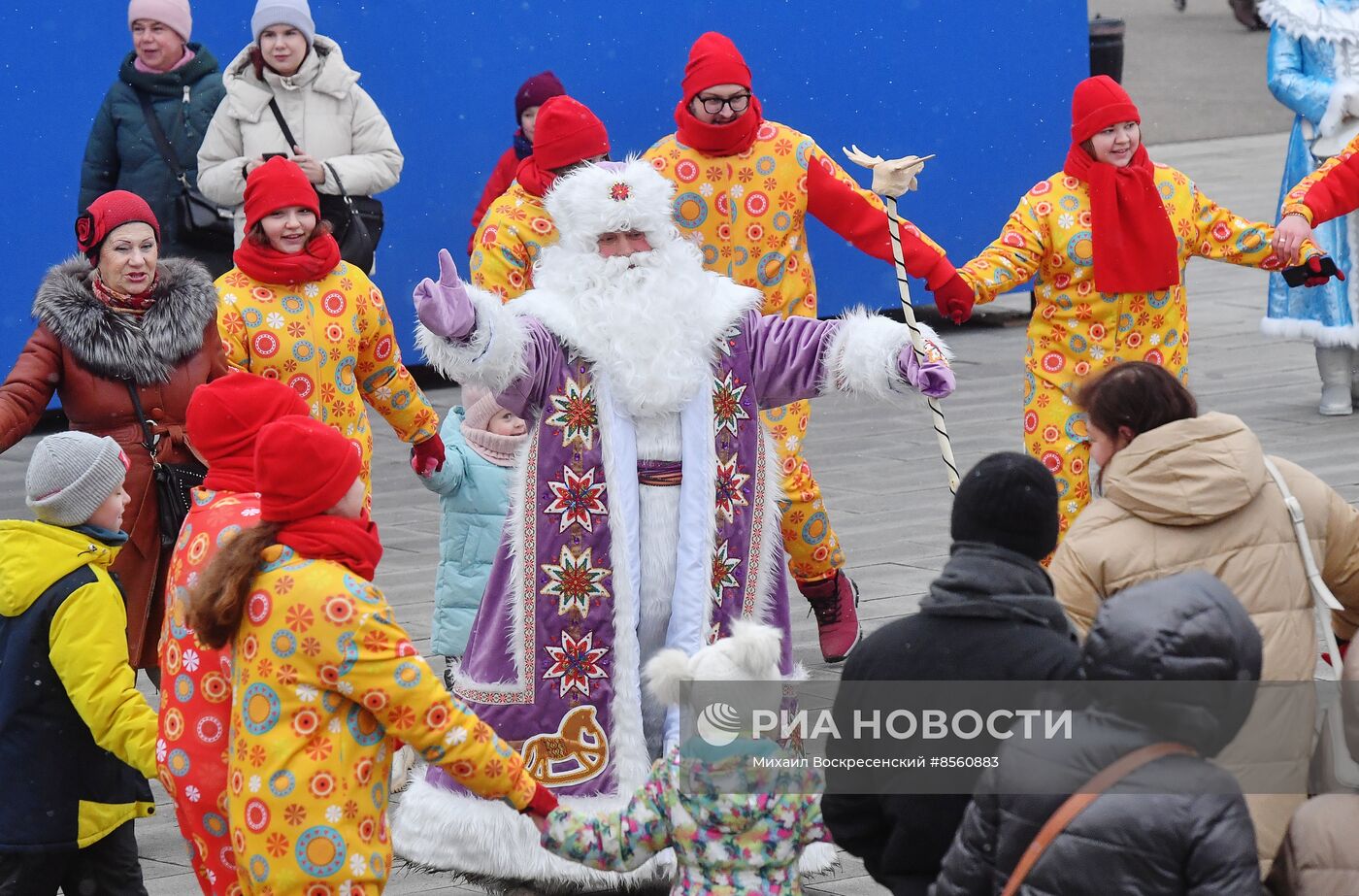 Выставка "Россия". Дни Дедов Морозов: Тол Бабай