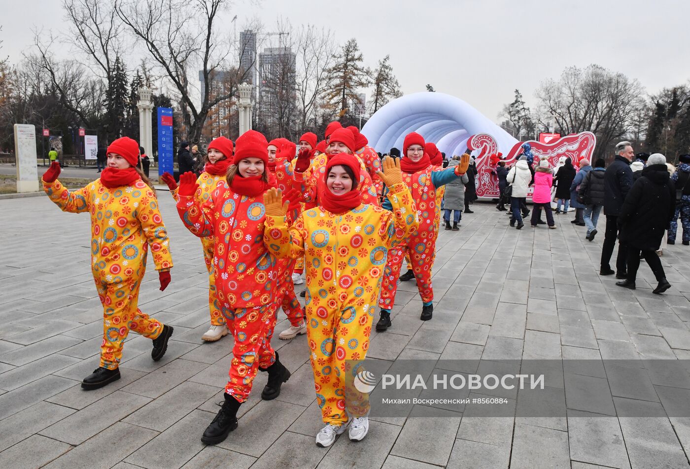 Выставка "Россия". Дни Дедов Морозов: Тол Бабай