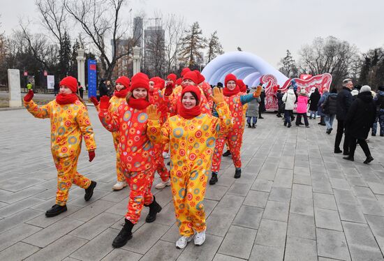Выставка "Россия". Дни Дедов Морозов: Тол Бабай