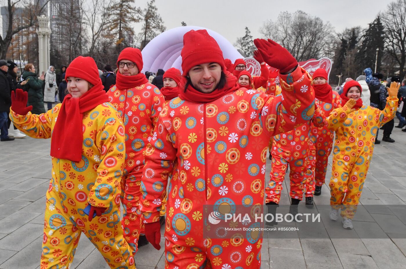 Выставка "Россия". Дни Дедов Морозов: Тол Бабай