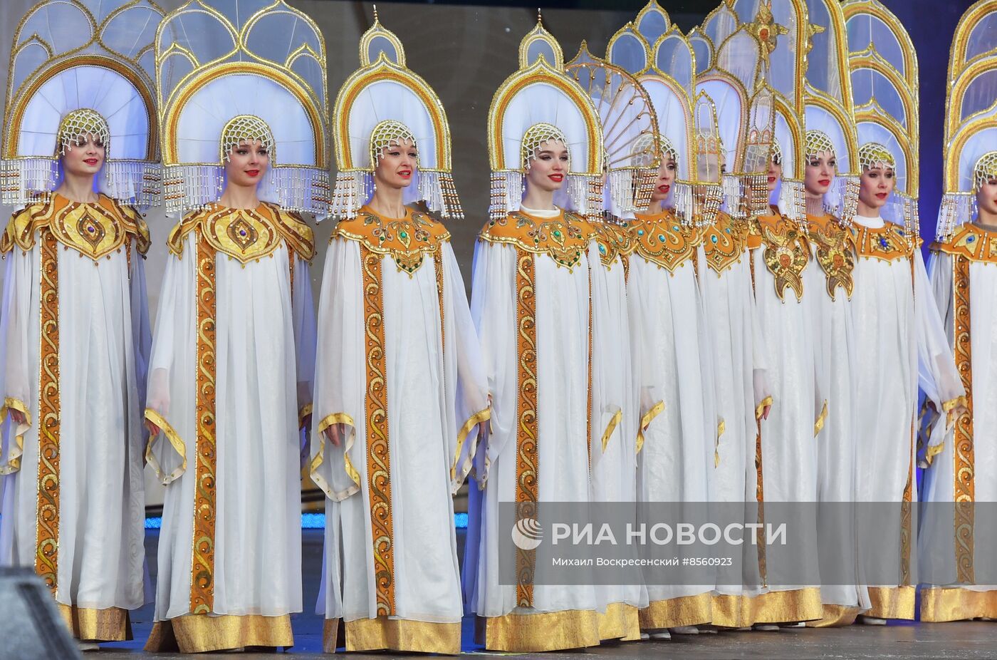 Выставка "Россия". Дни Дедов Морозов: Тол Бабай