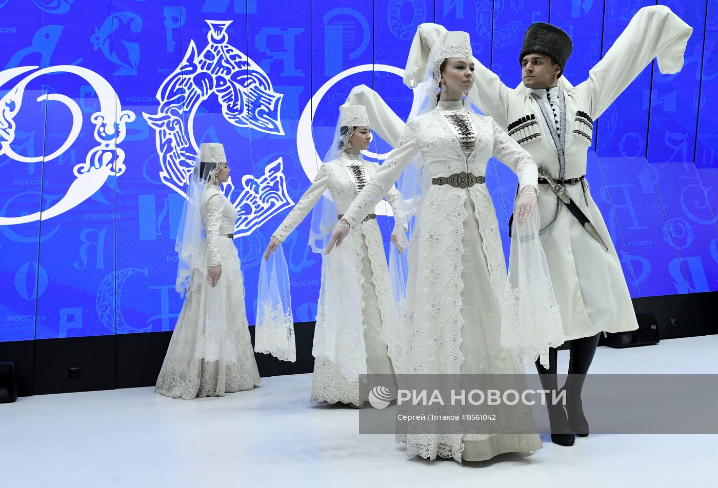 Работа выставки "Россия"