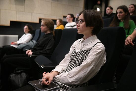 Выставка "Россия". Фестиваль научного и индустриального кино Сибири "Кремний"