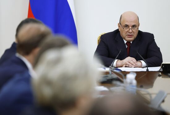 Премьер-министр РФ М. Мишустин провел совещание c вице-премьерами РФ