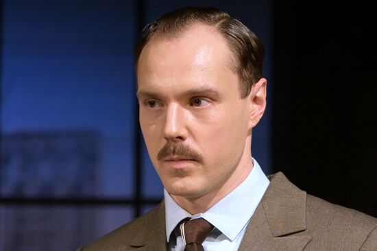 Спектакль "Долгие годы" в Театре Вахтангова