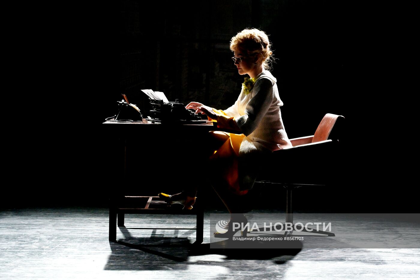 Спектакль "Долгие годы" в Театре Вахтангова