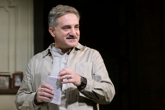 Спектакль "Долгие годы" в Театре Вахтангова