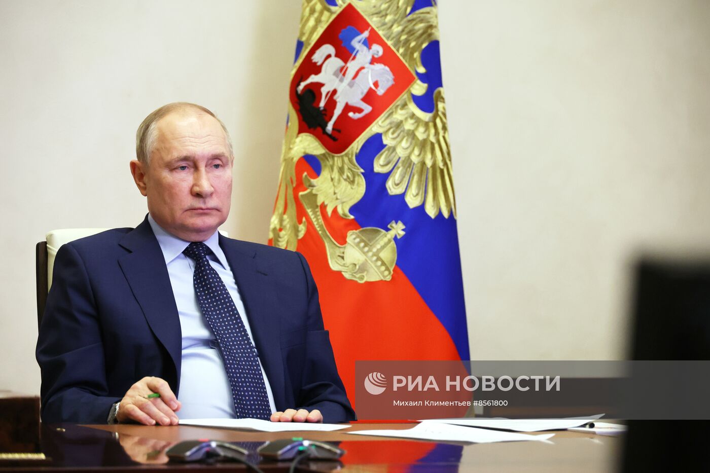 Президент РФ В. Путин принял участие в совещании по передаче регионам новой техники для системы общественного транспорта