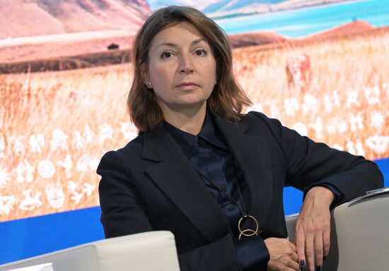 Международная выставка-форум "Россия"
Стратегическая сессия "Историко-культурное наследие как фактор регионального развития: лучшие практики", павильон №75
Марина Бондарева, директор Фонда развития науки и культуры "Таволга" Место: Россия, Москва. Автор: Евгений Биятов/РИА Новости. Выставка "Россия". Республика Хакасия. День региона