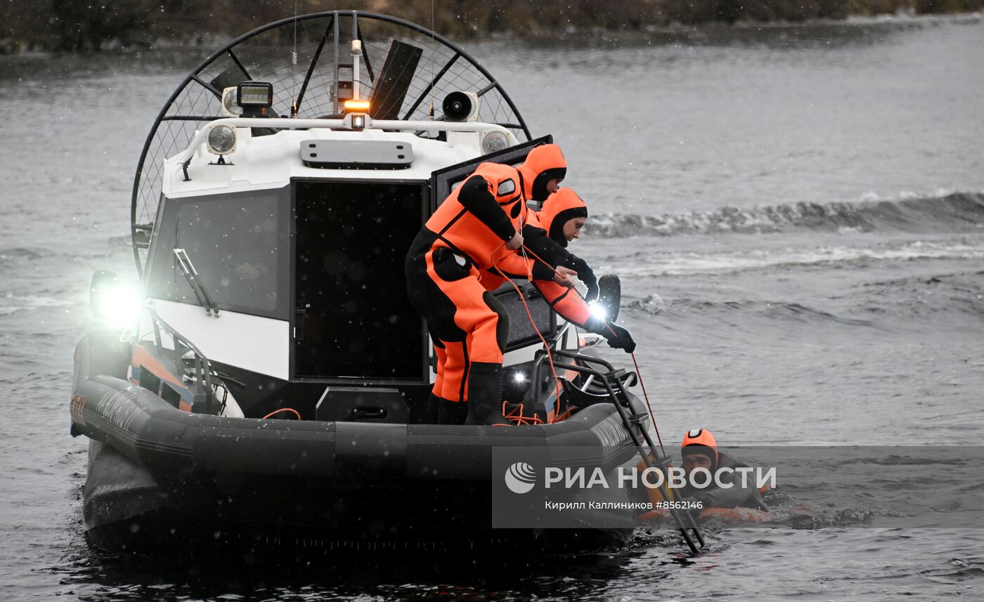 Подготовка спасателей на воде к зимнему сезону