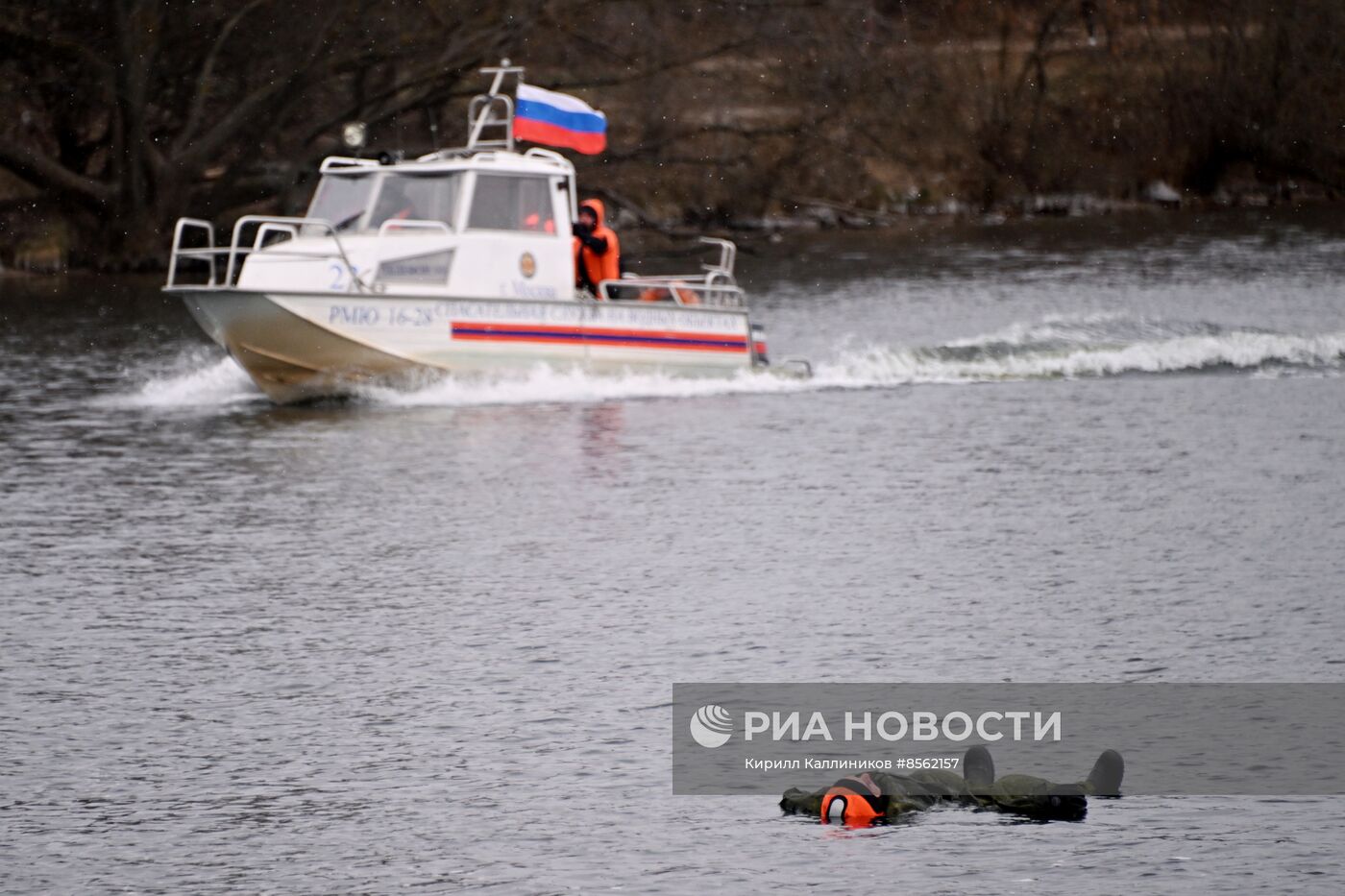 Подготовка спасателей на воде к зимнему сезону