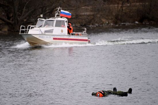 Подготовка спасателей на воде к зимнему сезону