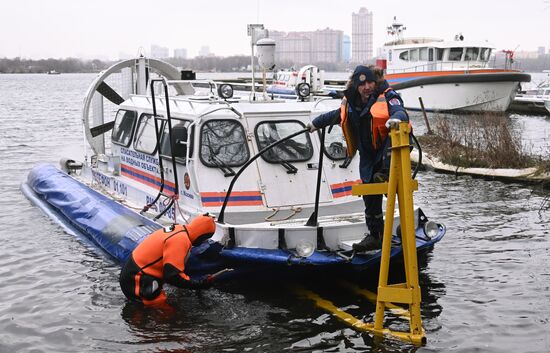 Подготовка спасателей на воде к зимнему сезону