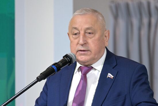 Международная выставка-форум "Россия"
Открытие дня региона – Республика Хакасия, павильон №75
Николай Харитонов, председатель комитета Государственной Думы РФ по развитию Дальнего Востока и Арктики Место: Россия, Москва. Автор: Евгений Биятов/РИА Новости. Выставка "Россия". Республика Хакасия. День региона