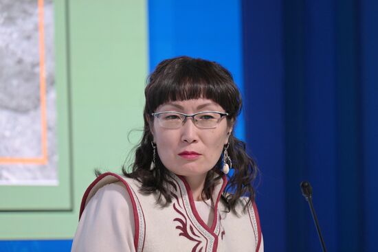 Международная выставка-форум "Россия"
Панельная дискуссия "Особенности производства национальных брендов одежды как развитие креативных индустрий", павильон №75
Наталья Тадышева, член Экспертного Совета по проведению государственной религиоведческой экспертизы при Управлении министерства юстиции РФ по Республике Алтай Место: Россия, Москва. Автор: Евгений Биятов/РИА Новости. Выставка "Россия". Республика Хакасия. День региона