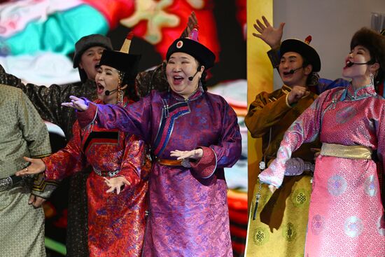 Международная выставка-форум "Россия"
Свадебная церемония по традициям Тывы, павильон №75 Место: Россия, Москва. Автор: Кристина Кормилицына/РИА Новости. Выставка "Россия". Республика Тыва. День региона