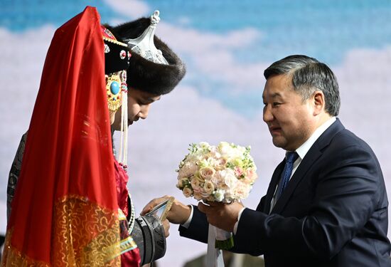 Международная выставка-форум "Россия"
Свадебная церемония по традициям Тывы, павильон №75
Владислав Ховалыг, глава республики Тыва Место: Россия, Москва. Автор: Кристина Кормилицына/РИА Новости. Выставка "Россия". Республика Тыва. День региона