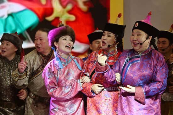 Международная выставка-форум "Россия"
Свадебная церемония по традициям Тывы, павильон №75 Место: Россия, Москва. Автор: Кристина Кормилицына/РИА Новости. Выставка "Россия". Республика Тыва. День региона