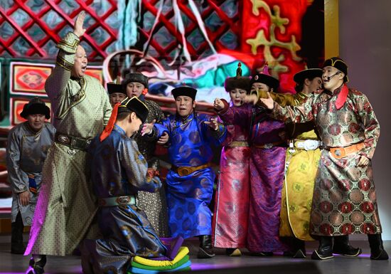 Международная выставка-форум "Россия"
Свадебная церемония по традициям Тывы, павильон №75 Место: Россия, Москва. Автор: Кристина Кормилицына/РИА Новости. Выставка "Россия". Республика Тыва. День региона