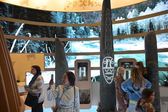 Международная выставка-форум "Россия"
Презентация экспозиции Республики Хакасия, павильон №75 Место: Россия, Москва. Автор: Евгений Биятов/РИА Новости. Выставка "Россия". Республика Хакасия. День региона