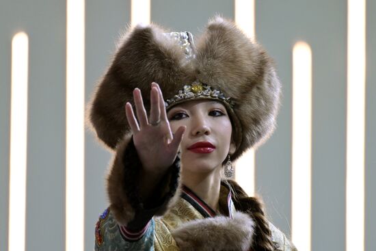 Международная выставка-форум "Россия"
Презентация театра моды "Алтыр", павильон №75 Место: Россия, Москва. Автор: Евгений Биятов/РИА Новости. Выставка "Россия". Республика Хакасия. День региона