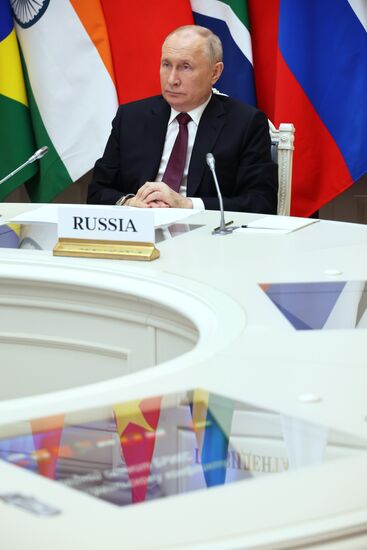 Президент РФ В. Путин принял участие во внеочередном саммите БРИКС по палестино-израильскому конфликту