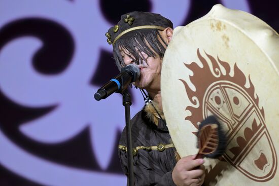 Международная выставка-форум "Россия"
Концертная программа "От ыры в Москве", павильон №75 Место: Россия, Москва. Автор: Евгений Биятов/РИА Новости. Выставка "Россия". Республика Хакасия. День региона