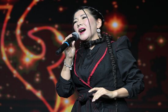 Международная выставка-форум "Россия"
Концертная программа "От ыры в Москве", павильон №75 Место: Россия, Москва. Автор: Евгений Биятов/РИА Новости. Выставка "Россия". Республика Хакасия. День региона