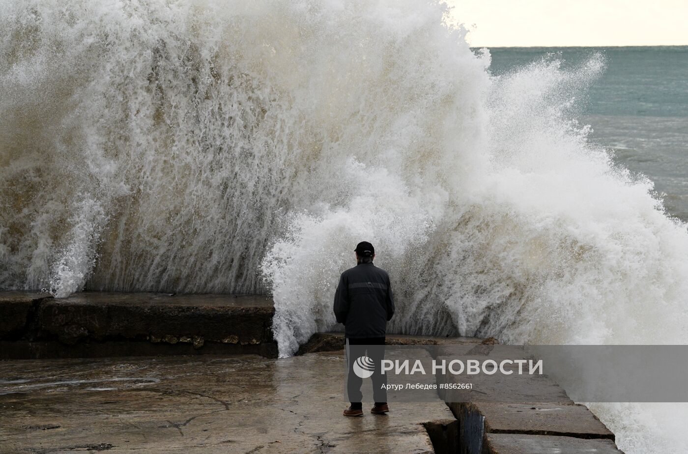 Шторм в Сочи