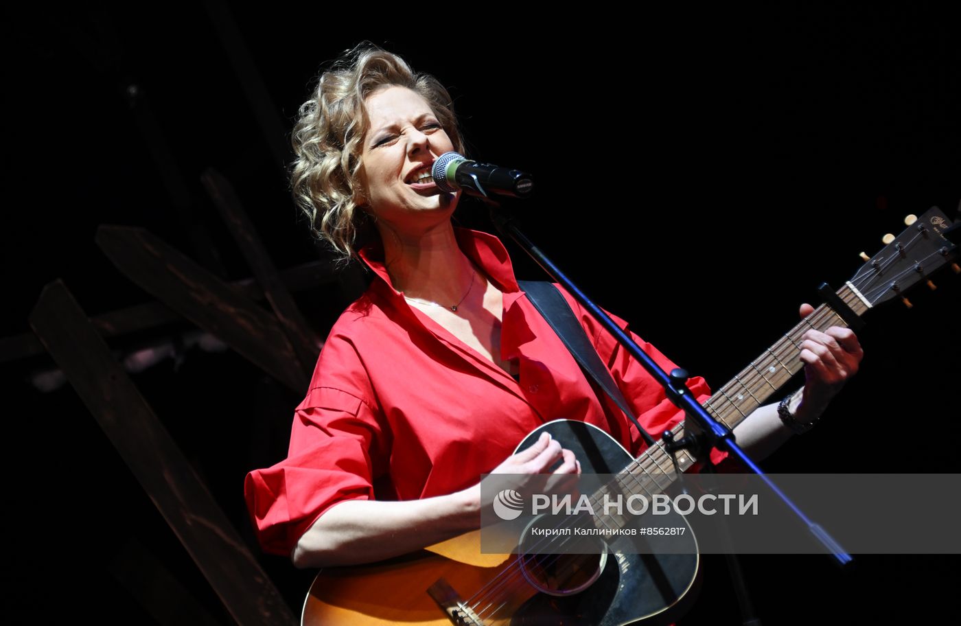 Спектакль "Данькина каска" в театре Российской Армии