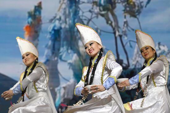 Международная выставка-форум "Россия"
Вечер алтайского танца и горлового пения, павильон №75
Государственный национальный театр танца и песни "Алтам" Место: Россия, Москва. Автор: Максим Блинов/РИА Новости. Выставка "Россия". Республика Алтай. День региона