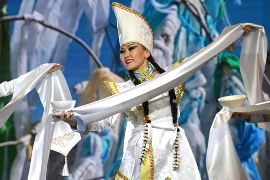 Международная выставка-форум "Россия"
Вечер алтайского танца и горлового пения, павильон №75
Государственный национальный театр танца и песни "Алтам" Место: Россия, Москва. Автор: Максим Блинов/РИА Новости. Выставка "Россия". Республика Алтай. День региона