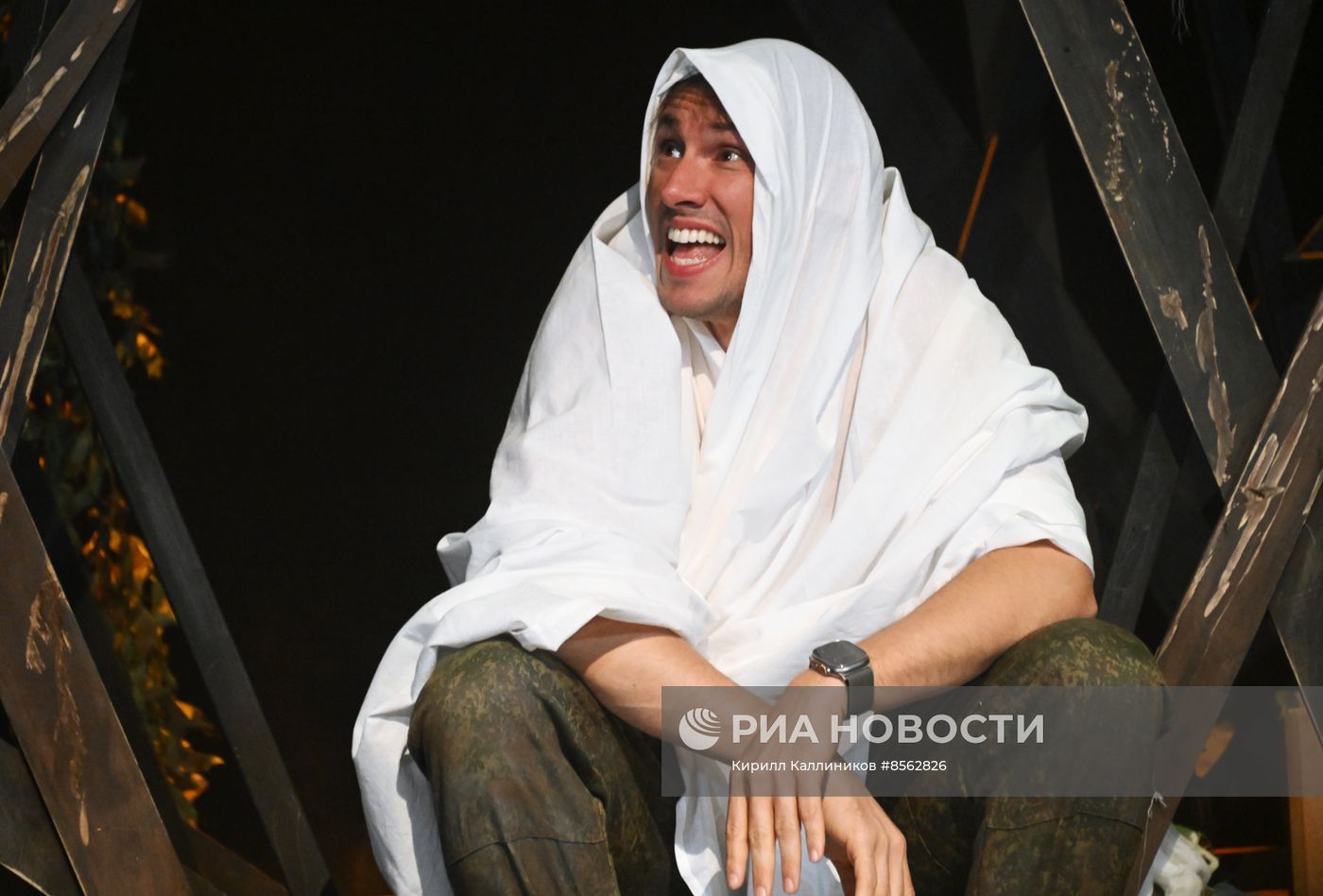 Спектакль "Данькина каска" в театре Российской Армии
