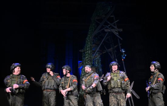Спектакль "Данькина каска" в театре Российской Армии
