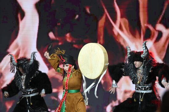 Международная выставка-форум "Россия"
Вечер алтайского танца и горлового пения, павильон №75
Государственный национальный театр танца и песни "Алтам" Место: Россия, Москва. Автор: Максим Блинов/РИА Новости. Выставка "Россия". Республика Алтай. День региона